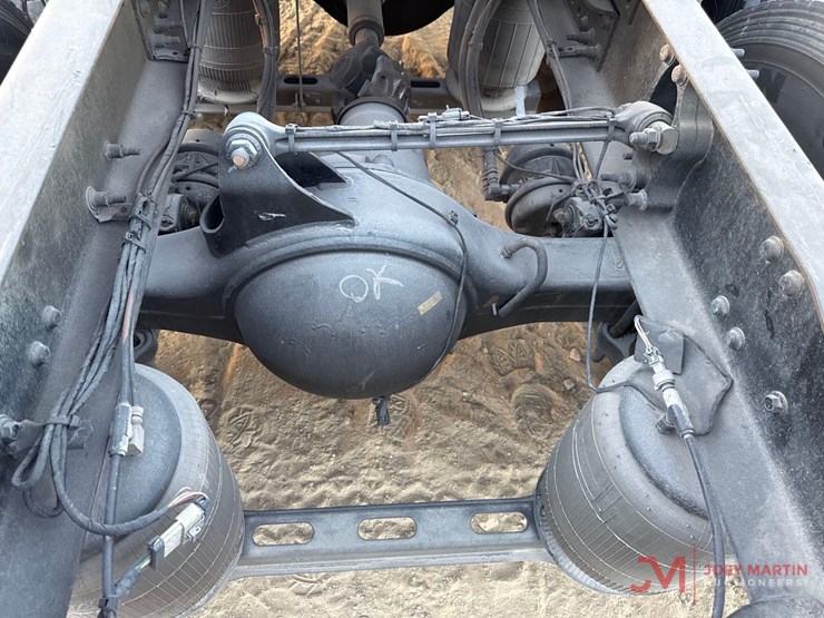 2020-mack-anthem-64t-image-11