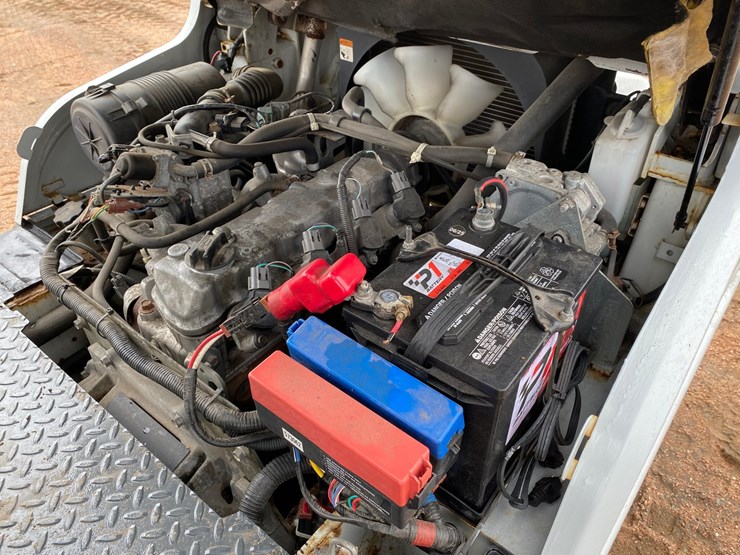 #1163-•-unicarriers-3,450-lbs-lp-forklift-image-31