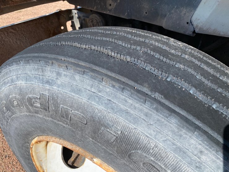 1993-international-8100-image-13