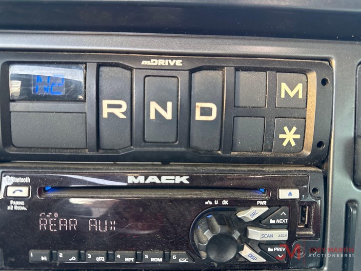 2020-mack-anthem-64t-image-23