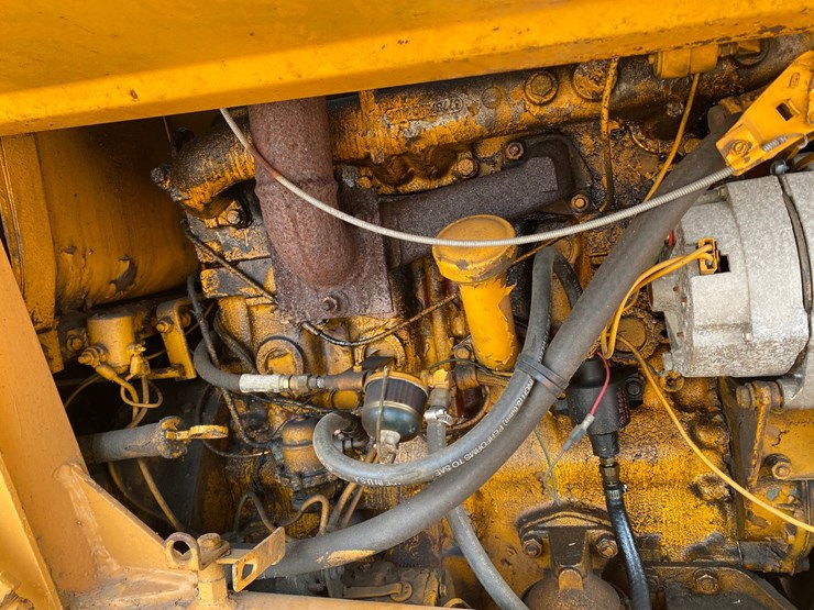 #1004-•-1982-allis-chalmers-714-series-b-industrial-plow-tractor-image-35