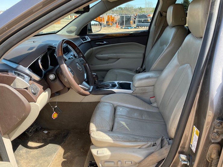 2011-cadillac-srx-image-27