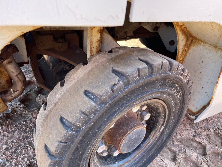 #1133-•-unicarriers-lp-forklift-image-35