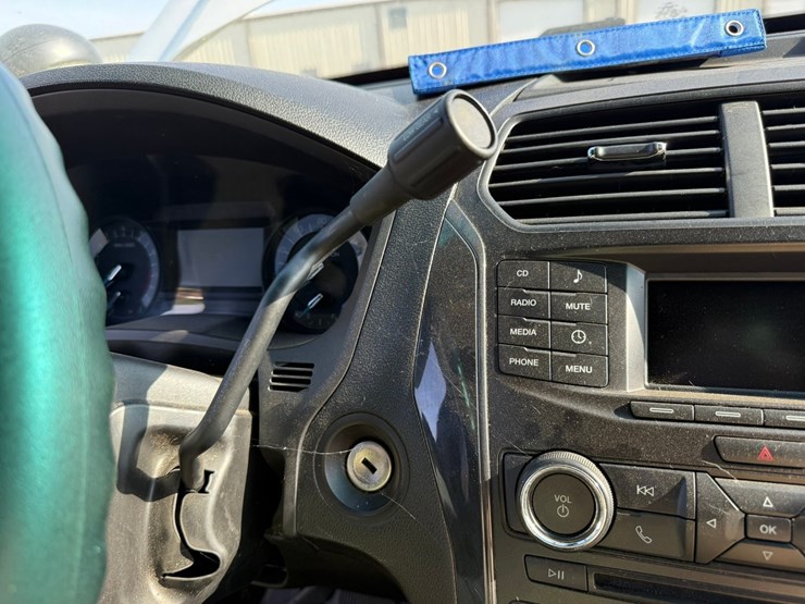2017-ford-explorer-image-39