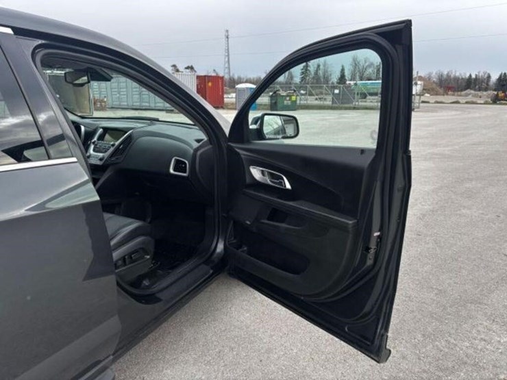 2017-chevrolet-equinox-image-33