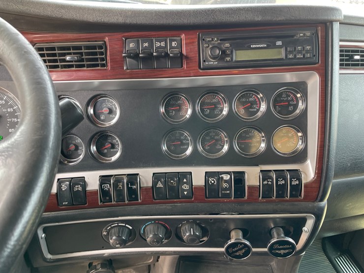 2009-kenworth-w900-image-65