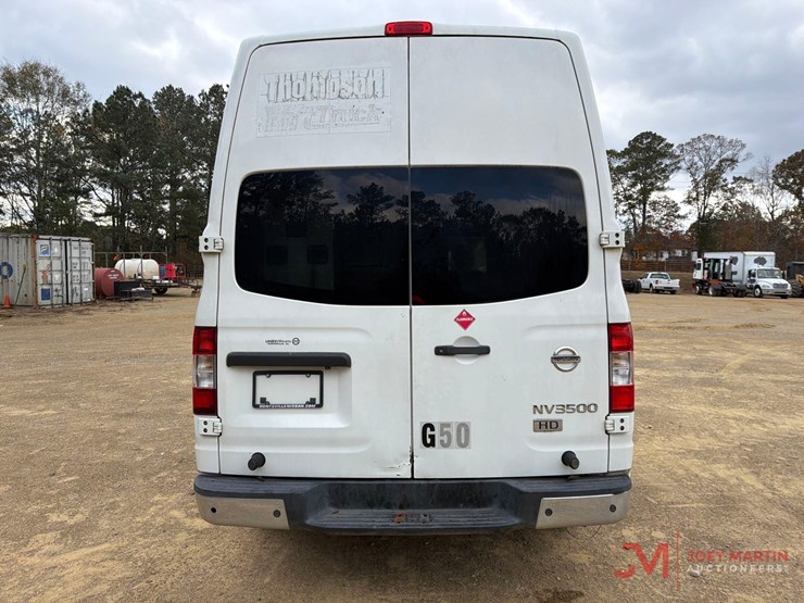 2013-nissan-nv3500hd-image-6