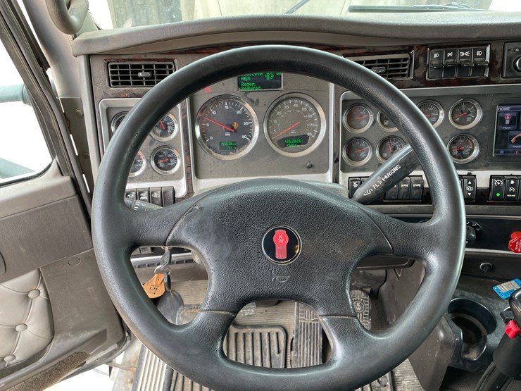 2016-kenworth-t660-image-51