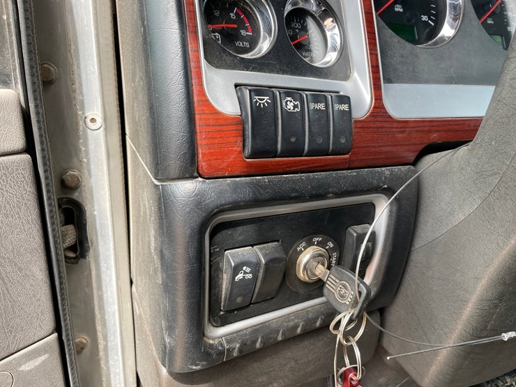 2009-kenworth-w900-image-72