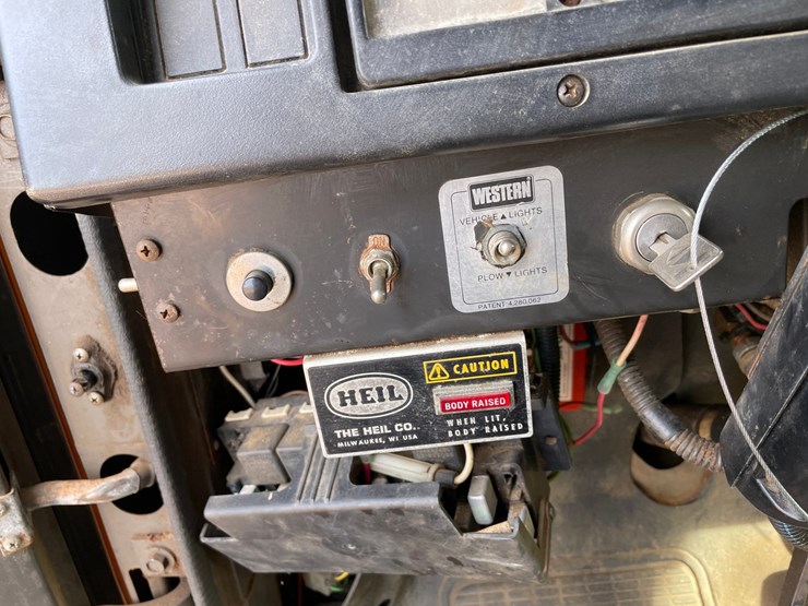 1995-international-2554-image-61