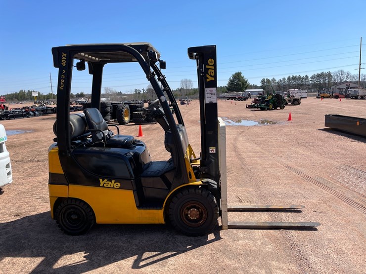 #1137-•-yale-4,000lb-lp-forklift-image-6