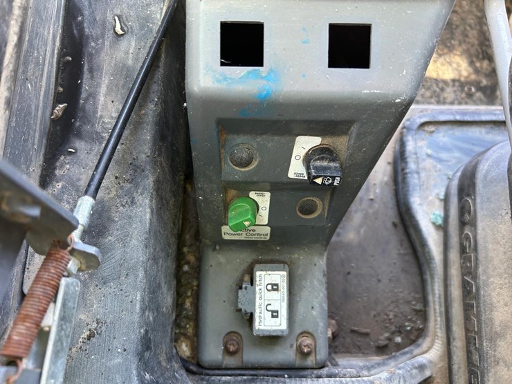 2016-takeuchi-tl8-image-26