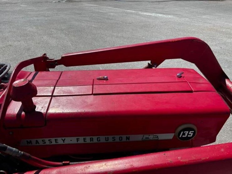 massey-ferguson-135-image-44
