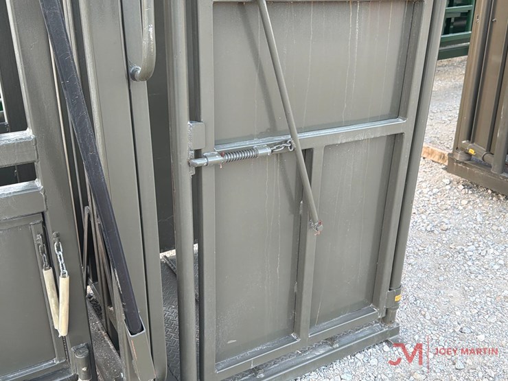 new/unused-m620-manual-squeeze-chute-image-14