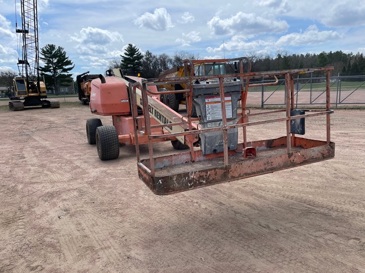 2016-jlg-400s-image-3