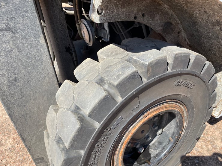 #1136-•-unicarriers-lp-forklift-image-37