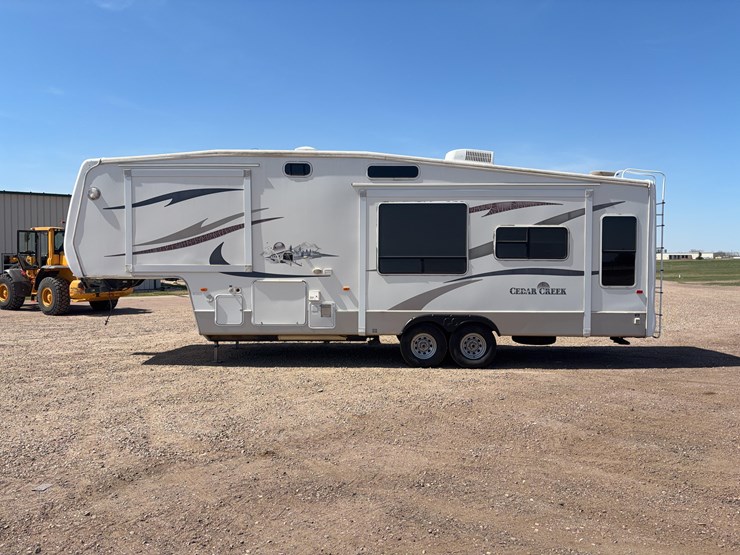 2006-forest-river-cedar-creek-camper-image-8