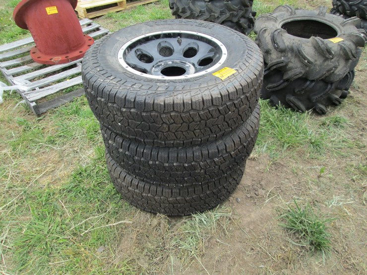 #36774-•-lot-of-(3)-235/70r16-tires-image-1