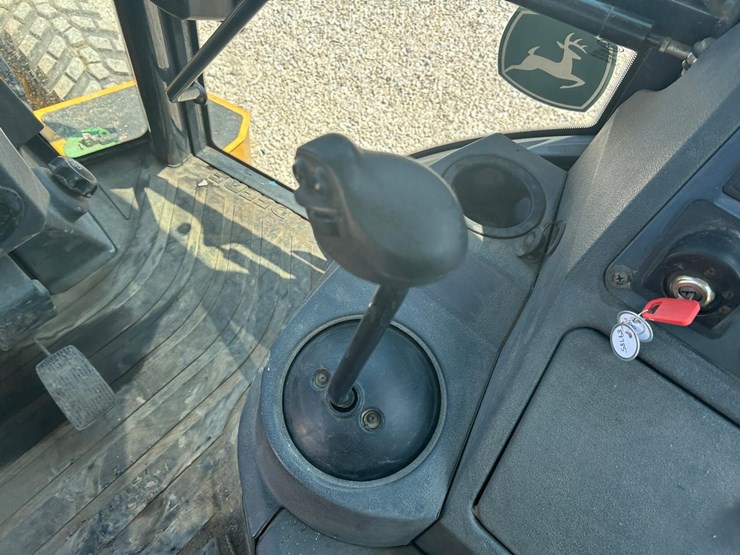 2020-deere-310l-image-24