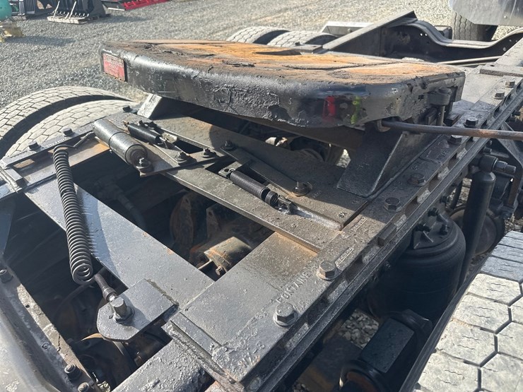 2002-mack-ch613-image-21