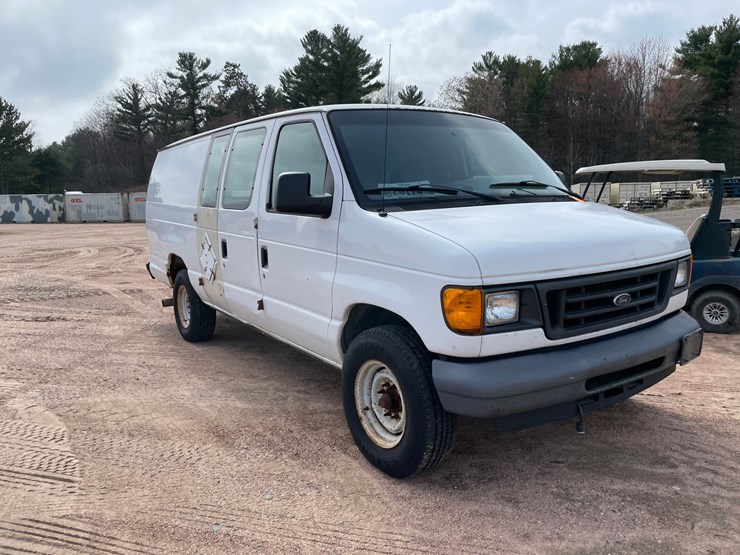 2006-ford-e350-image-3