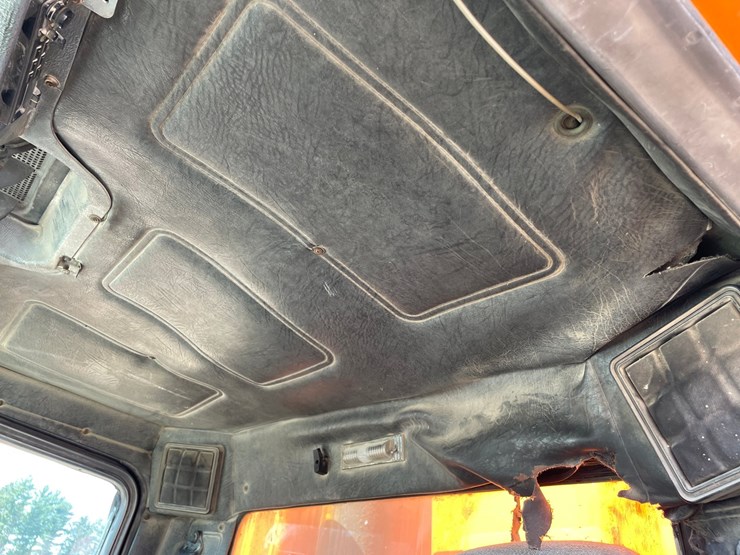 1992-mack-dm690s-image-38