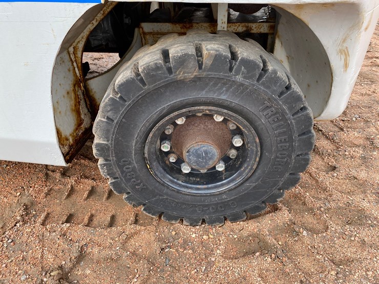 #1161-•-unicarriers-3,450-lbs-lp-forklift-image-19