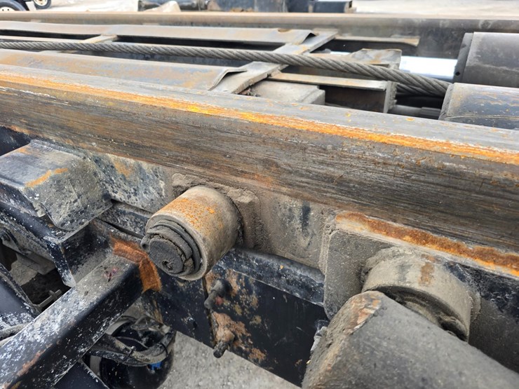 #22589-•-2006-mack-cv713-granite-roll-off-truck-image-82