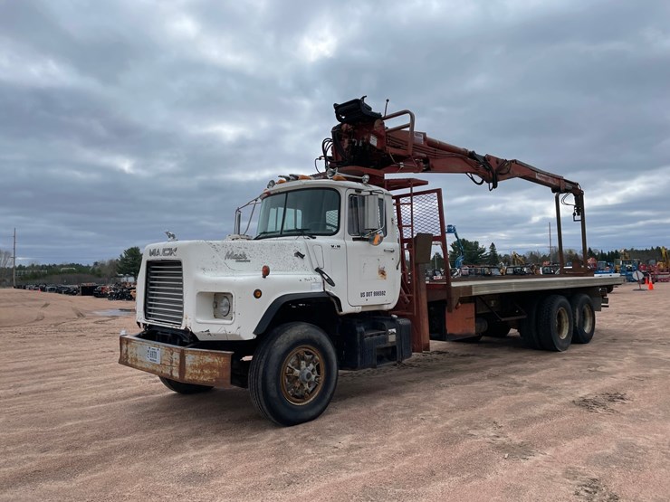 1990-mack-dm690s-image-1