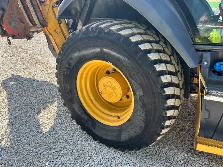 2021-deere-310l-image-11