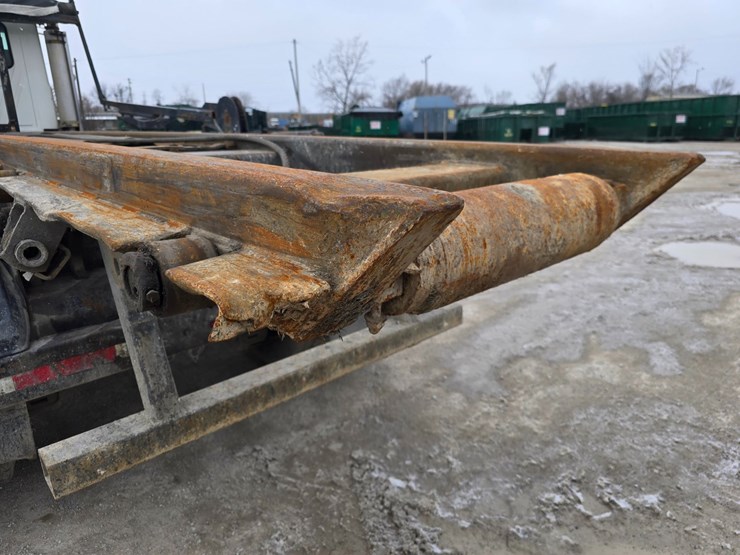 #22589-•-2006-mack-cv713-granite-roll-off-truck-image-71