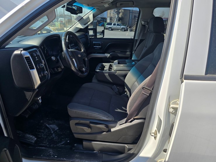 2015-chevrolet-silverado-3500-image-24