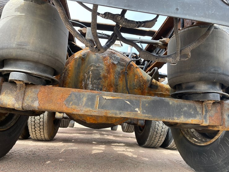 2009-kenworth-w900-image-32