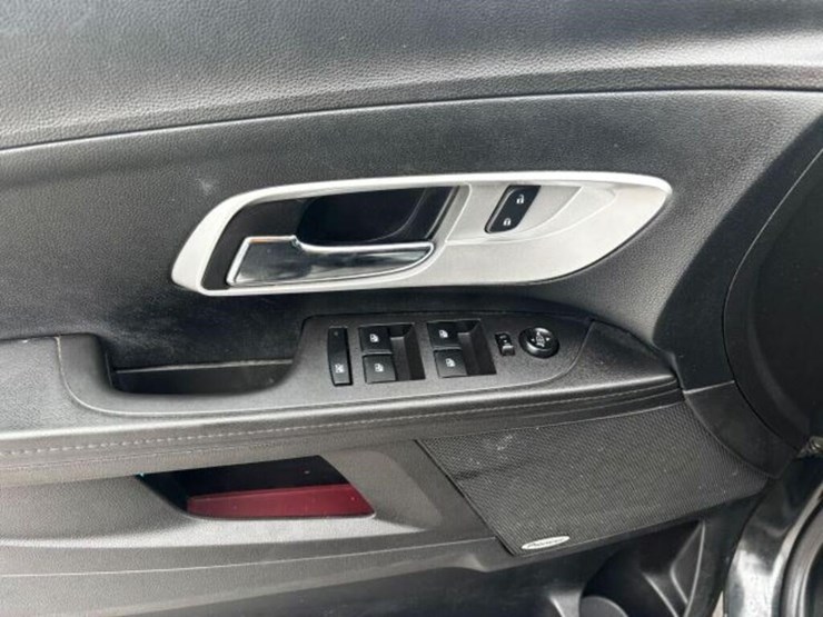 2017-chevrolet-equinox-image-12