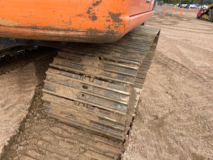 2005-hitachi-zx80-image-33