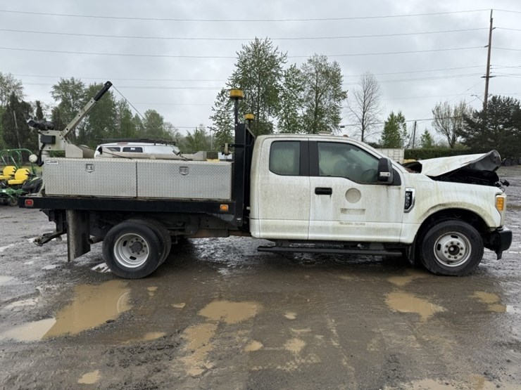 2017-ford-f350-image-3