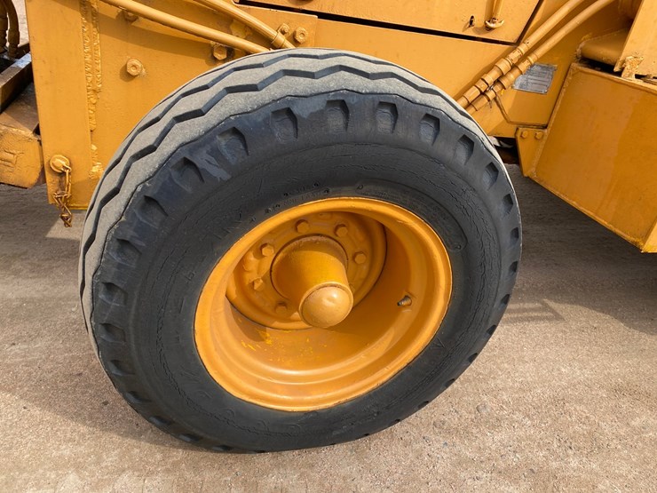 #1004-•-1982-allis-chalmers-714-series-b-industrial-plow-tractor-image-21