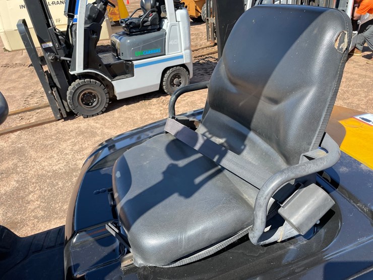 #1137-•-yale-4,000lb-lp-forklift-image-24