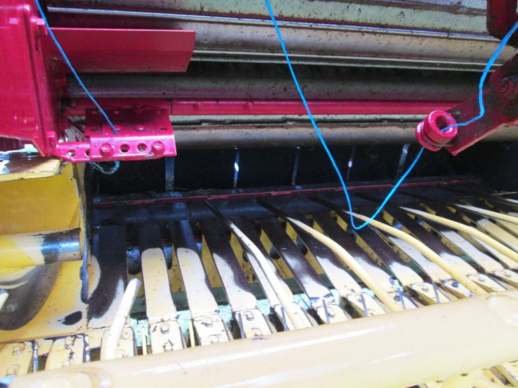 new-holland-br7060-image-33