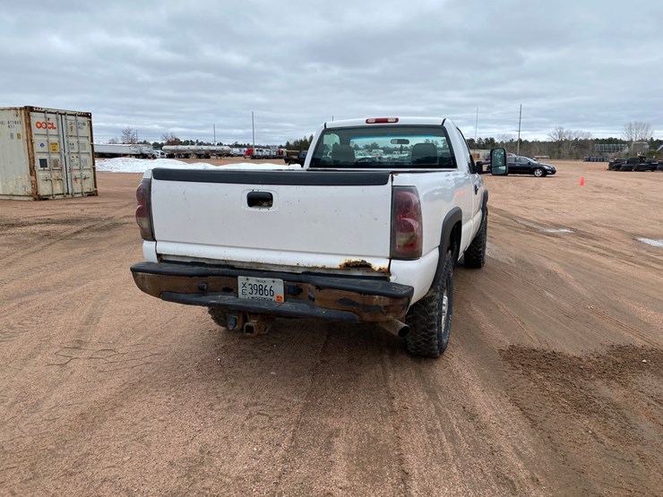 2004-chevrolet-2500-image-8