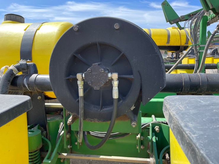 john-deere-7200-image-26