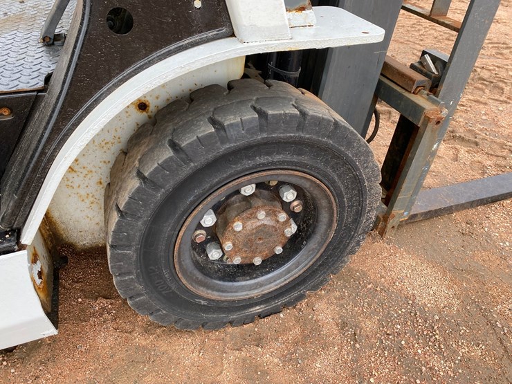 #1163-•-unicarriers-3,450-lbs-lp-forklift-image-29