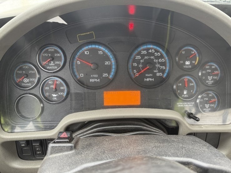 2013-international-7600-image-29