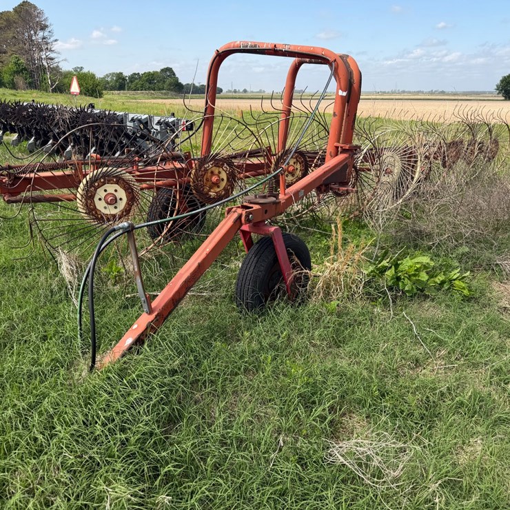 #46931 • Rossi RT79 Hay Rake