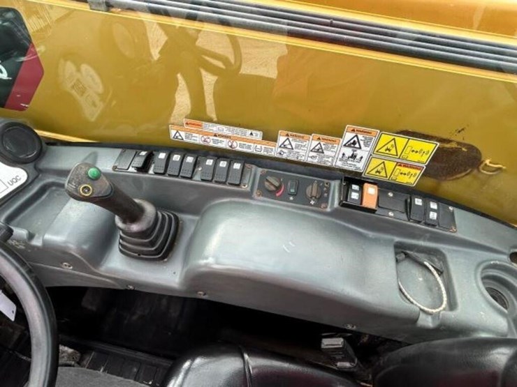 2012-caterpillar-th255-image-13