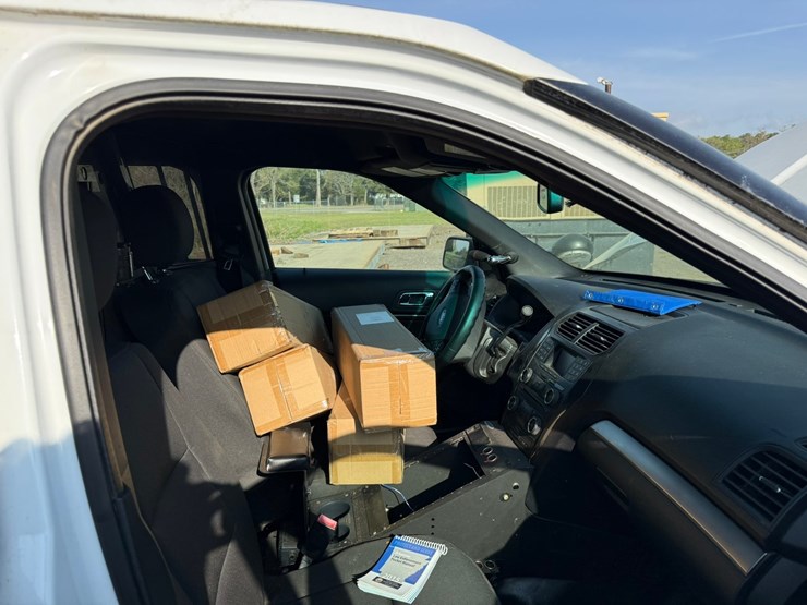 2017-ford-explorer-image-27