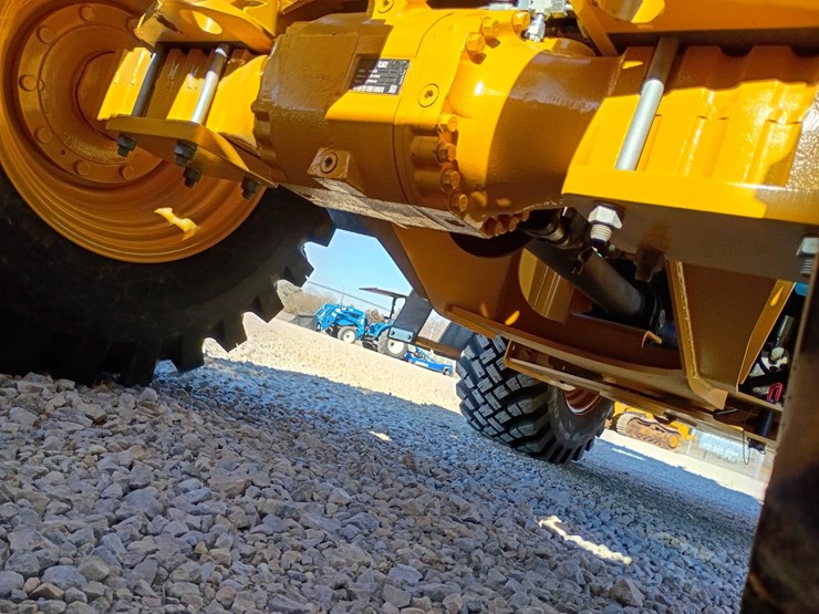 2023-caterpillar-910-image-76