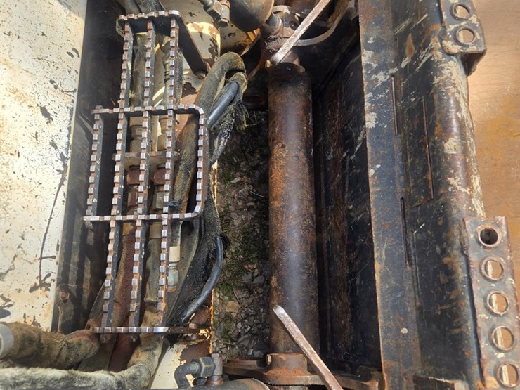 2010-bobcat-t650-image-71