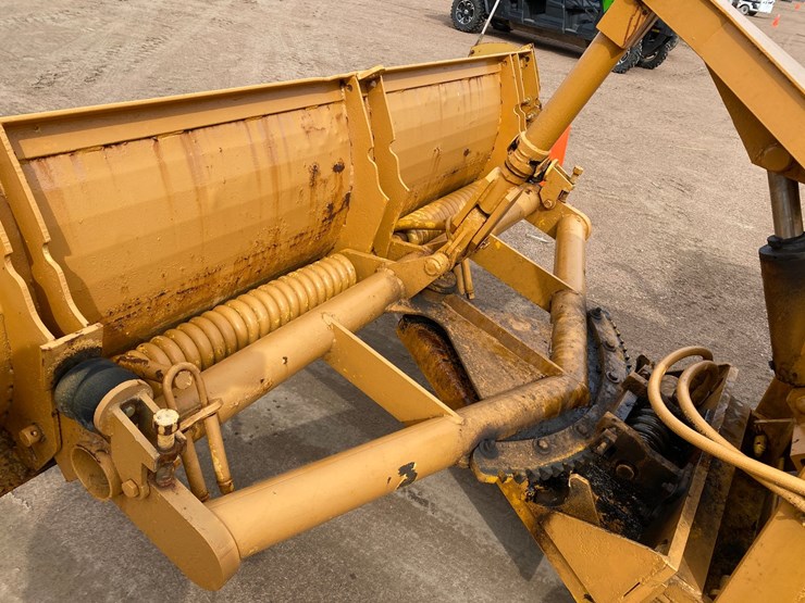 #1004-•-1982-allis-chalmers-714-series-b-industrial-plow-tractor-image-16