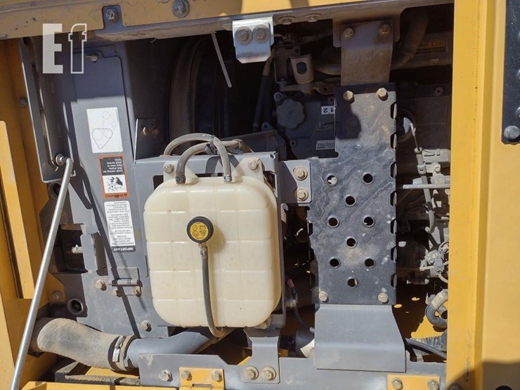 2014-deere-245g-lc-image-46